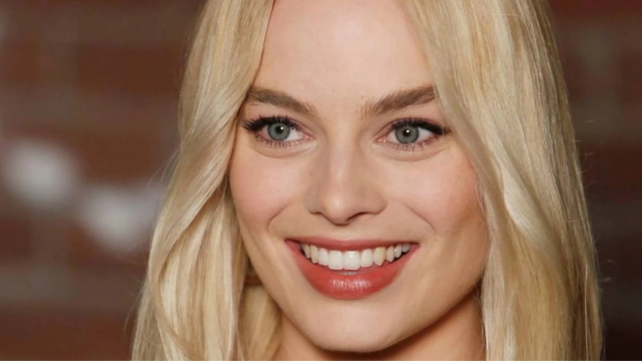 margot robbie teeth