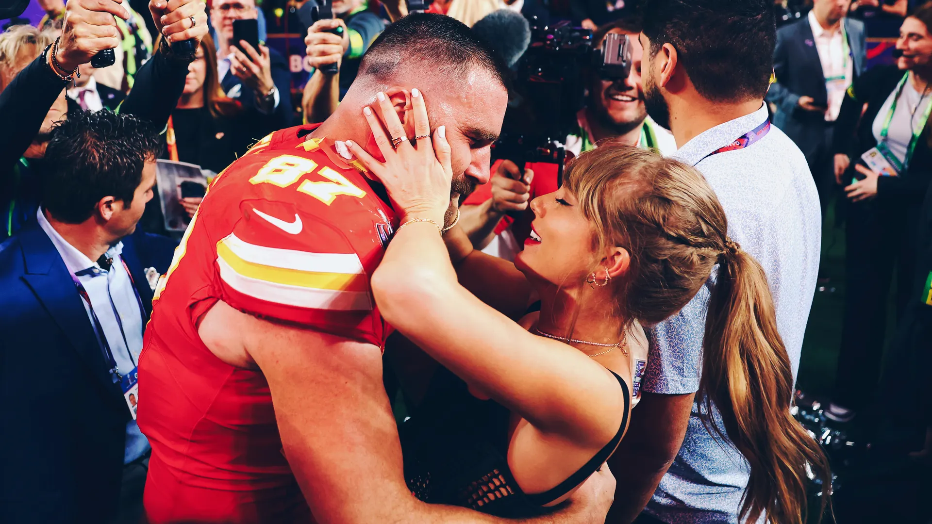 travis kelce with taylor swift